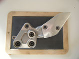 Platine repose-pied pilote droite Yamaha 1000 FZS