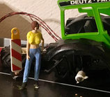 Ute die Mechanikerin, stehend