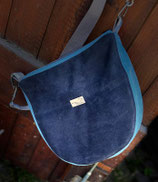 Hobobag Lauren aus Möbelleder in Blautönen