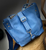 Umhängetasche- Beuteltasche echtes Leder Hellblau