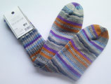 maschinengestrickte Socken, grau-braun-lila-blau, verschiedene Größen