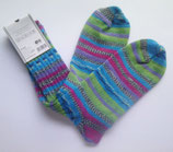 maschinengestrickte Socken, grün-lila-pink-türkis, verschiedene Größen