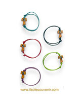 BRACCIALE CON CORDONICINO COLORATO REGOLABILE CON TAU E IMMAGINE ACUTIS