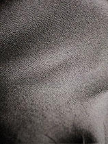 rouleau de  tissu crêpe polyester Bubble  satin noir rouleau de 100 mètres