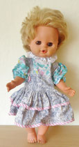 Hübsche Puppe/Pullerpuppe mit Kleid