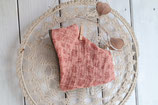 Dreieckstuch aus Musselin 0-6 Monate, peach mit bordeaux Blumenmuster und dunkelolive üni