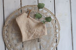 Dreieckstuch aus Musselin 0-6 Monate, creme mit weissem Blumenmuster