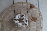 Scrunchie aus Muselin weiss mit schwarz Leomuster