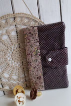 Windeletui lila-violet Blumenmuster und Punkte