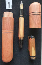 Handgedrechselte Füllfeder Zwetschke mit Eukalyptus Etui Nr. 1