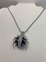 Collier pendentif fantaisie en forme de scarabée