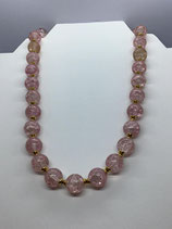 Collier vintage orné de perles en verre