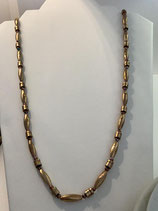 Collier vintage en perles plastiques en forme de navette