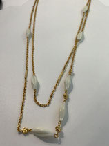 Collier vintage léger perles en plastique blanches