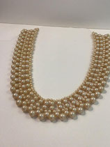 Collier ras du cou plusieurs rangs de perles