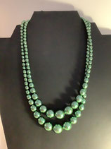 Collier vintage orné de perles vertes sapin