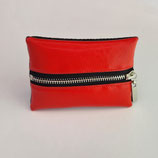 Porte-monnaie (simili) rouge vif, dos imitation croco noir - zip métal au milieu