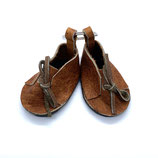 Porte-clés chaussures miniatures marron lacets foncés