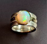 Handgefertigter Opalring aus 925 Silber und 750 Gold