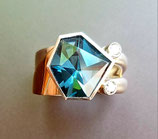 Handgefertigter Designer-Ring mit London Blue Topas, 750er Gold und grauen Brillanten