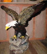 20120 Adler Figur lebensgroß auf Felssockel
