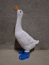 RIBEL245024 Gans Figur steht Kopf hoch Stiefel blau