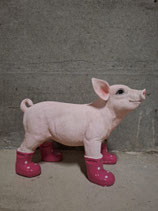RIBEL216028 Schwein Figur steht Stiefel pink