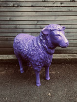 122040BUVO Schaf Figur steht groß violet