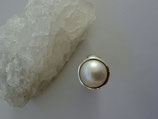 Zeitloser Ring mit Mabe Perle