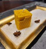 Bienenwachskerze Waben mit Biene