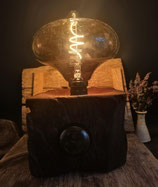 Stehlampe aus Altholz