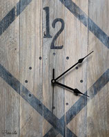 Horloge en bois de récupération