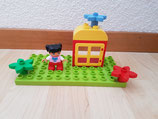 Duplo Mädchen auf Grüner Platte