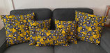 Housse de coussin fond jaune fleurs bleues