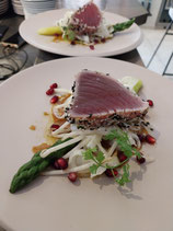Tataki de thon et asperges, sauce soja aux agrumes