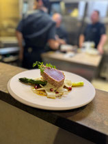Tataki de thon et asperges, sauce soja aux agrumes