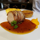 Filet mignon de porc lardé, jus au miel épicé