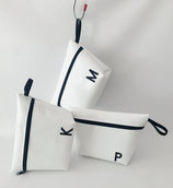 Wasserfeste Kulturtasche mit Wunschbuchstaben individualisierbar.