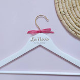 Percha blanca y dorada