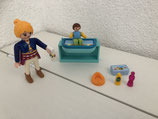 mutter mit babywickeltisch
