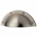 Muschelgriff Serie 2244, matt vernickelt, Lochabstand 64 mm