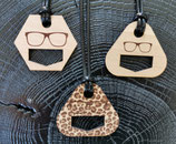 COLLIER PORTE-LUNETTES EN BOIS DE MERISIER