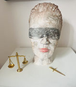 Justitia - modern interpretiert - Nur Abholung