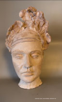 Frauenkopf 27 cm hoch, 19 cm breit
