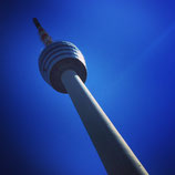 fernsehturm in blau