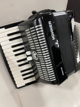 Hohner Akkordeon Bravo 48 schwarz gebr. mit Tasche