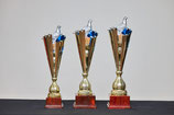 #2025-08-07 Ständer Pokal in 3 Größen Ausführungen, in Goldfarben, halboffen mit zB Tauben Motiv, roter Sockel