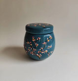 Mini urn antiek blauw met kersenbloesem.