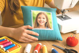Workshop: Kuschelkissen mit eigenem Foto nähen am Samstag 29.11.2025 von 11-14:00 Uhr