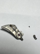 IWC 83 - Teil 121 - Unruhkloben komplett mit Spiralbefestigung (1 Schraube fehlt) - (gebraucht mit Altersspuren - guter Zustand - used - good condition)